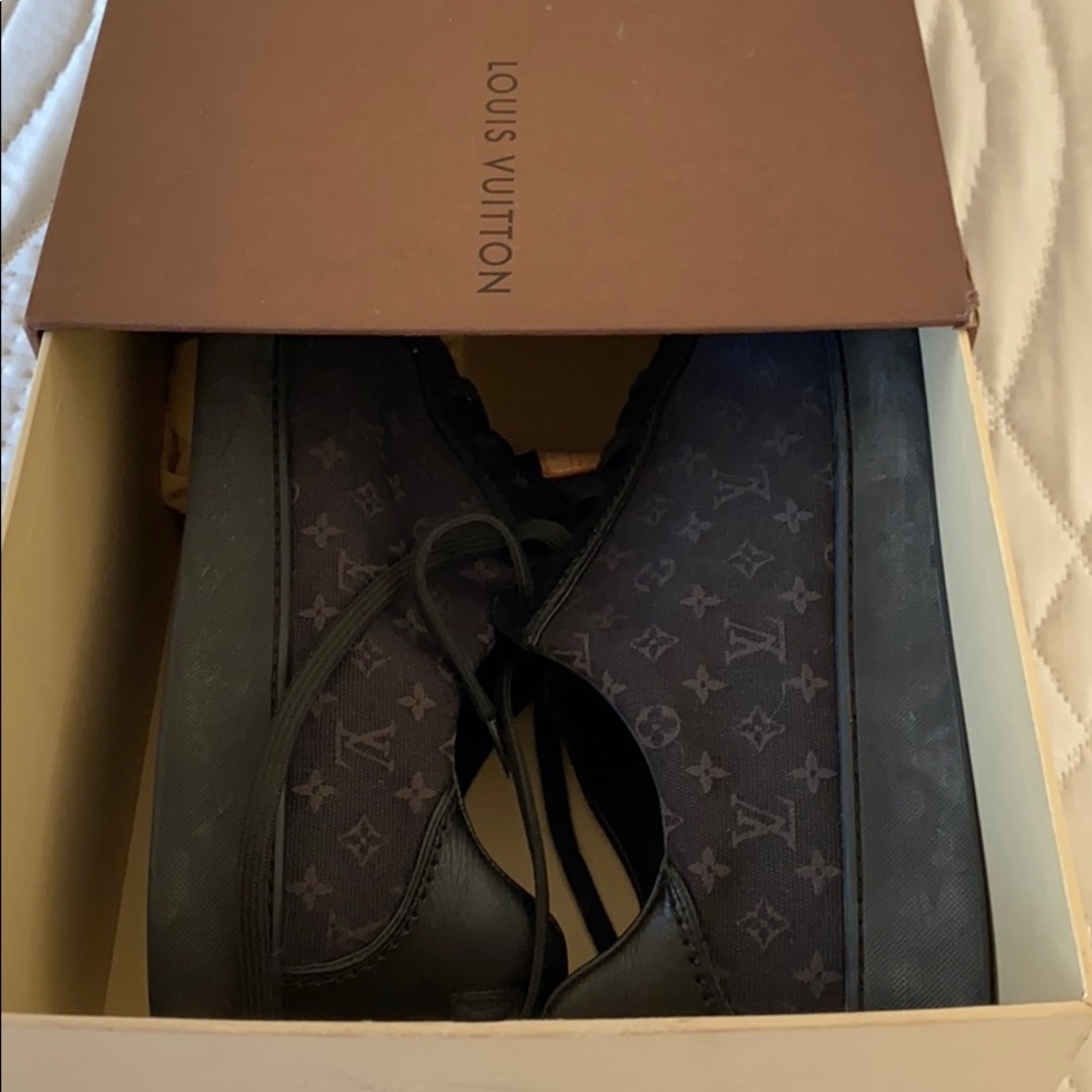 Louis Vuitton sneaker Louis Size 9 1/2